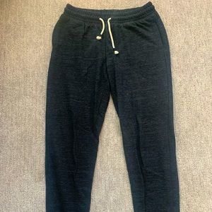 Loose fitting, adjustable waist, has pockets